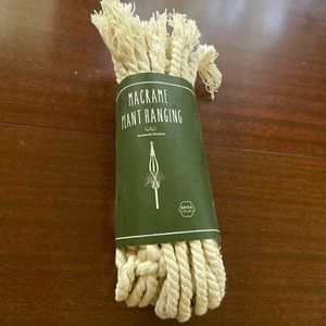 Macrame plant hanger